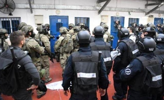 قوات الإحتلال تقتحم قسم 